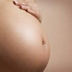 vergeture ventre femme enceinte