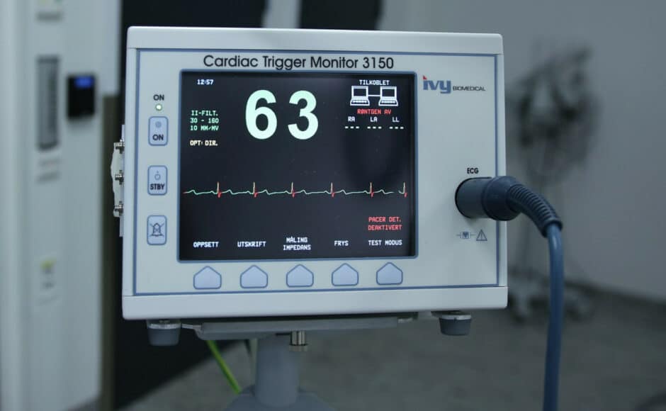 Le défibrillateur : un élément fiable essentiel pour sauver des vies